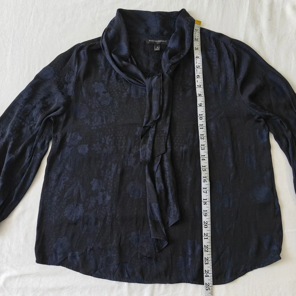 Banana Republic Womens Satin Tie Neck Blouse Navy Blue Floral Puff Sleeve Medium